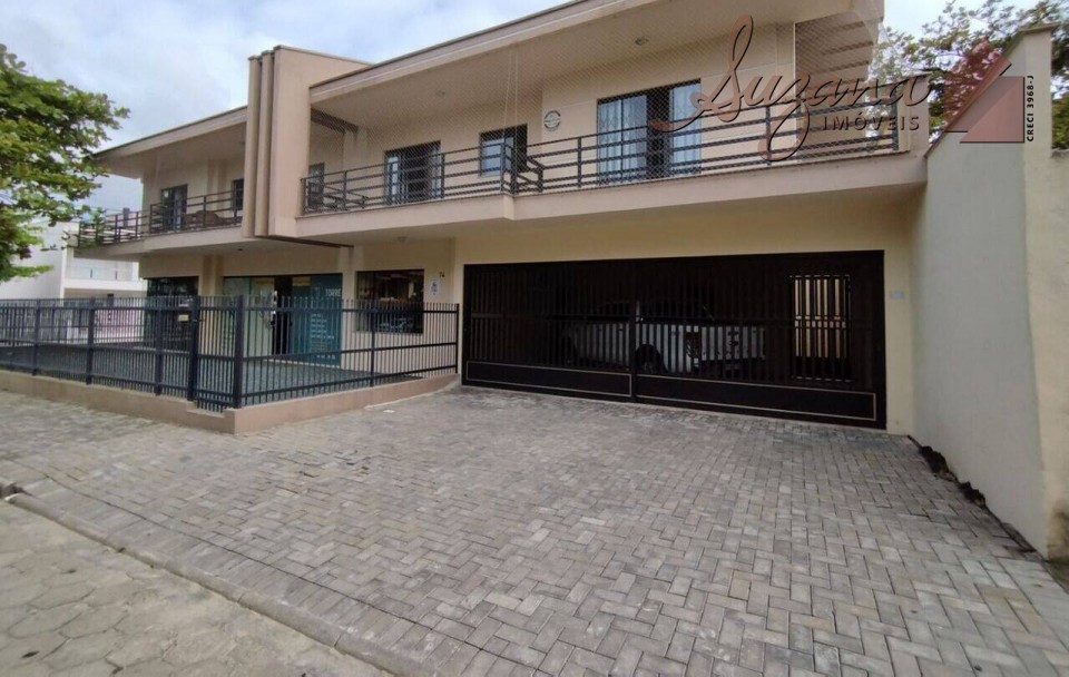 Casa com Sala Comercial + Apartamentos