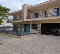 Casa com Sala Comercial + Apartamentos