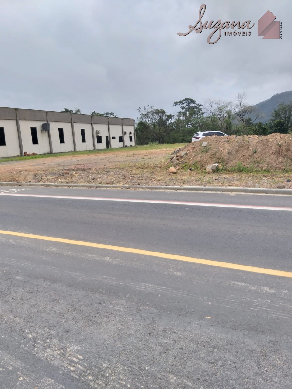 Terreno com 4.462,56 m²