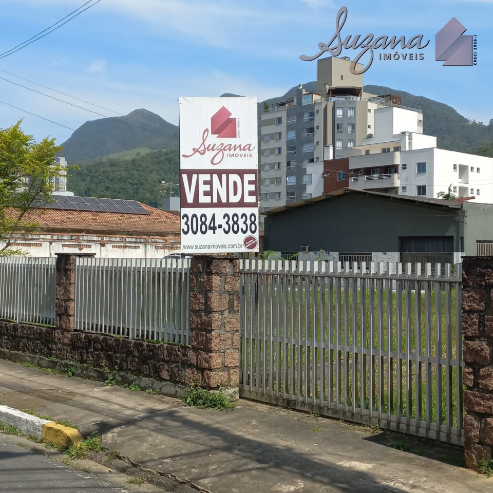 TERRENO CENTRAL com 1.710m²