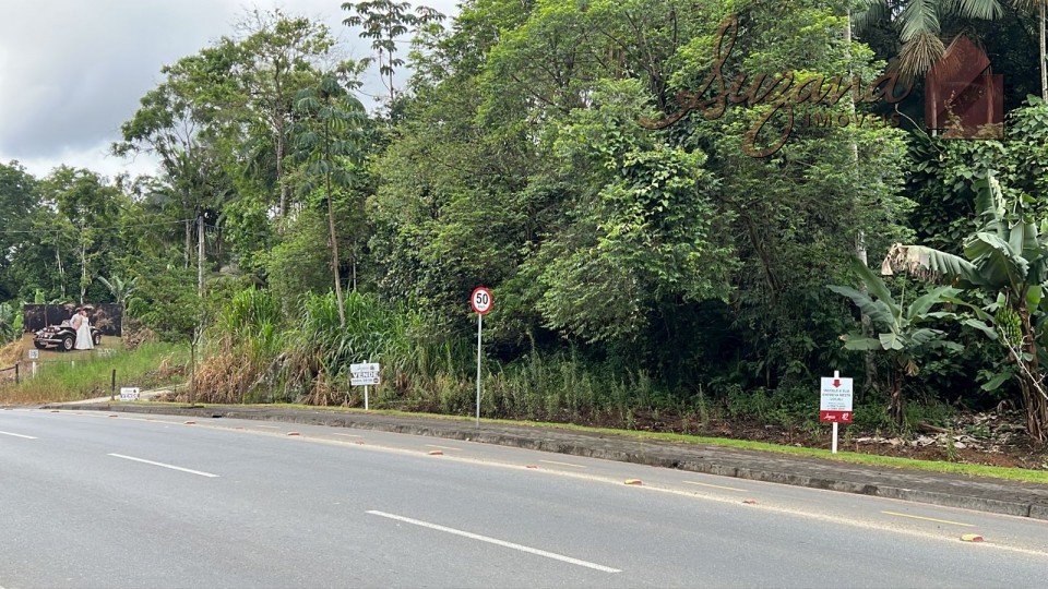 Terreno com 11.700m²