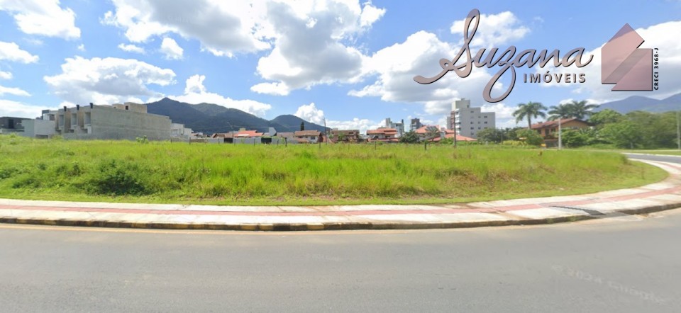 Terreno com 890,34m²