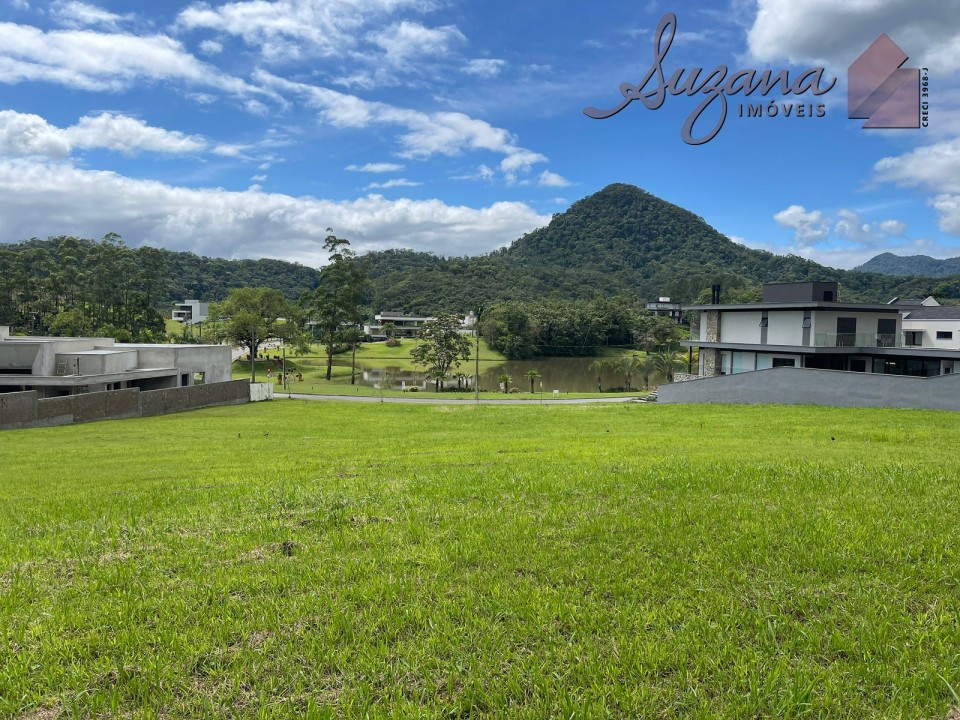 Terreno em Condomínio Fechado