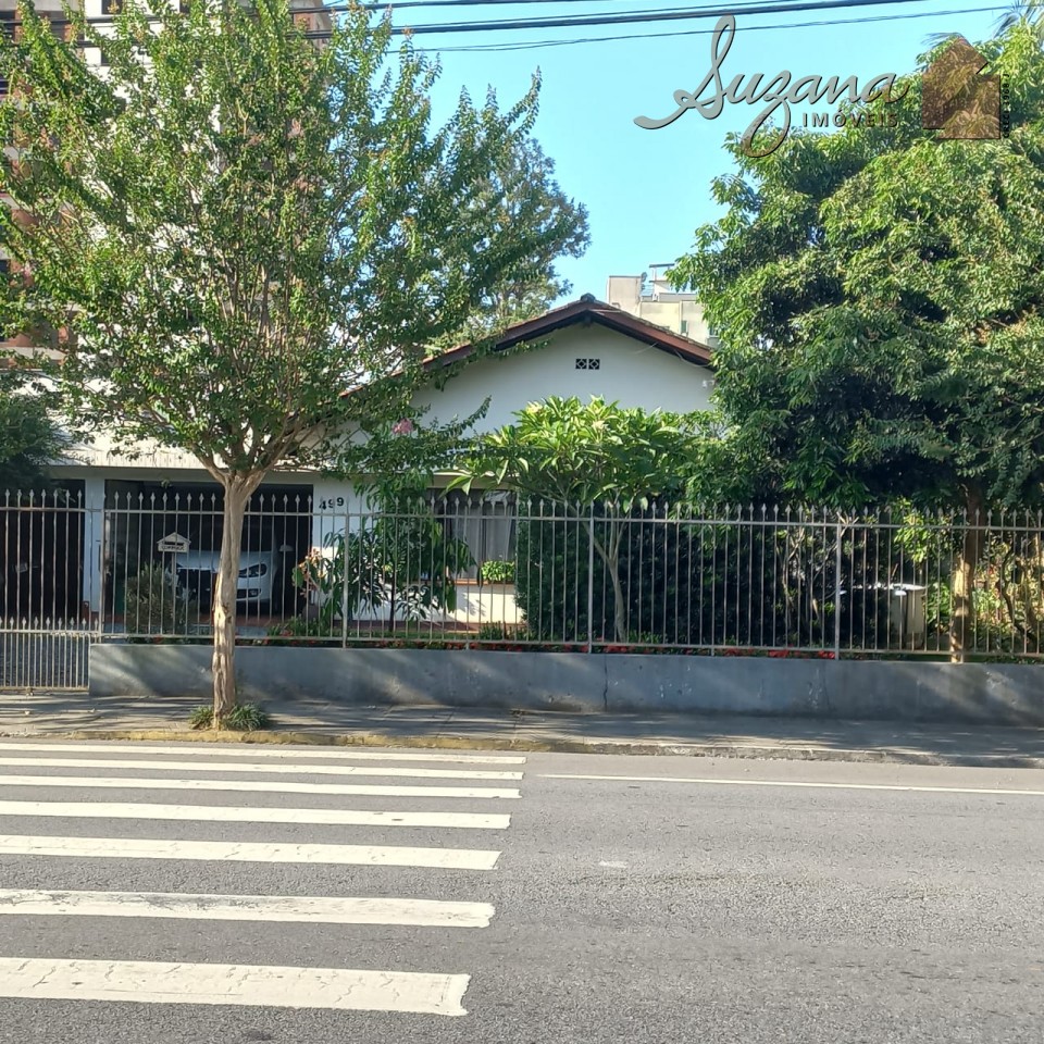 Terreno Comercial com uma Casa de Alvenaria 