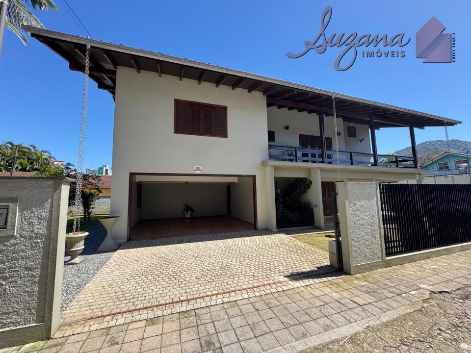 ALUGA - Casa de Alvenaria Central para Fins Comerciais