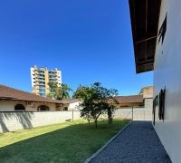 ALUGA - Casa de Alvenaria Central para Fins Comerciais