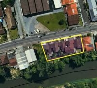 Terreno em rua de grande movimento