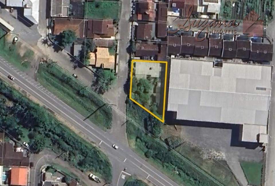 Casa com Amplo Terreno