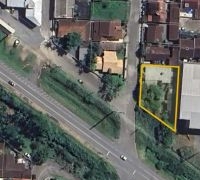 Casa com Amplo Terreno