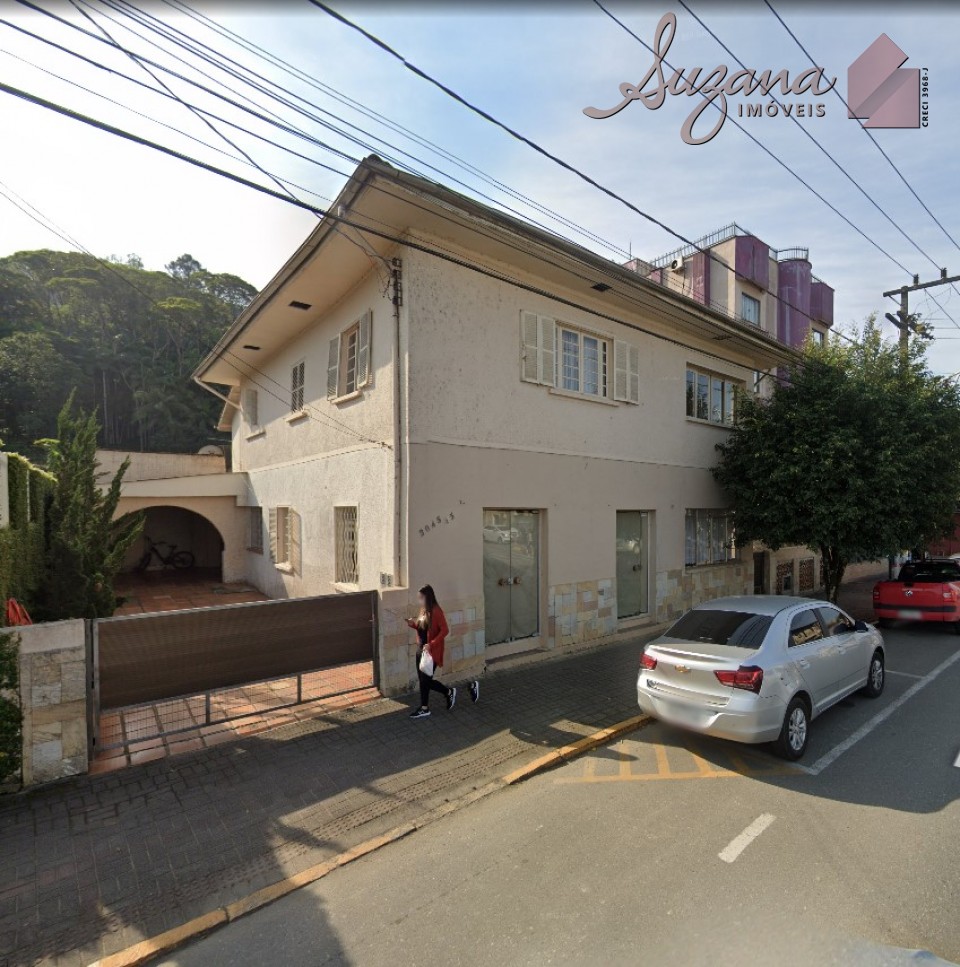 Terreno com uma Casa de Alvenaria