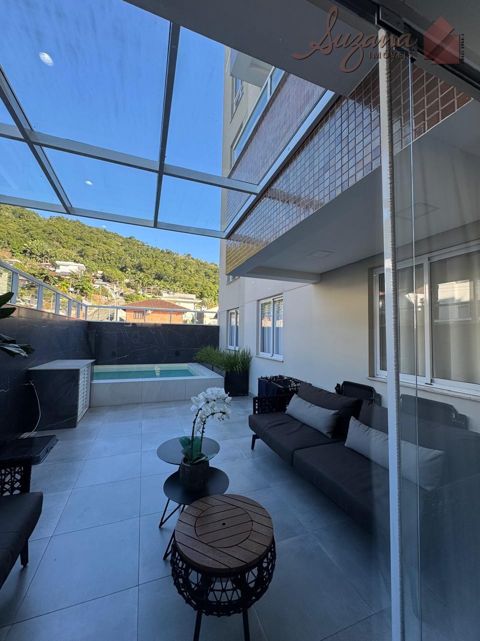 APARTAMENTO COM GIARDINO e PISCINA