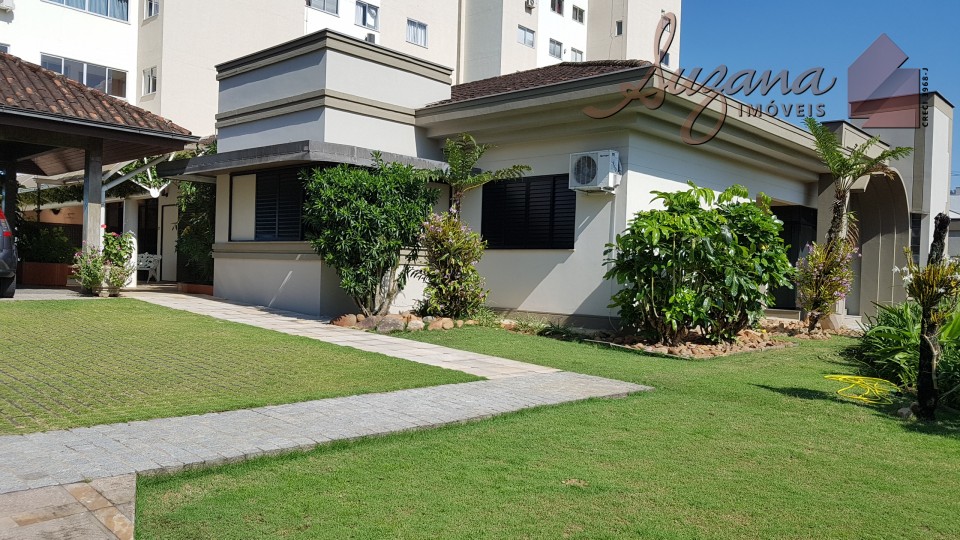 Casa Comercial