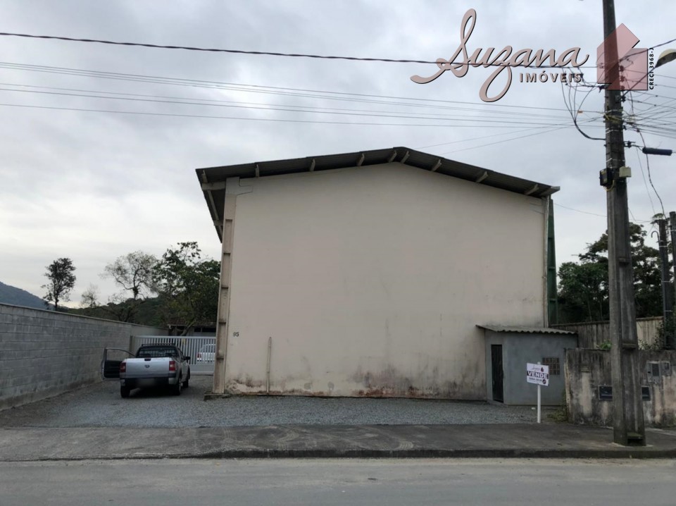 Galpão com 106m²