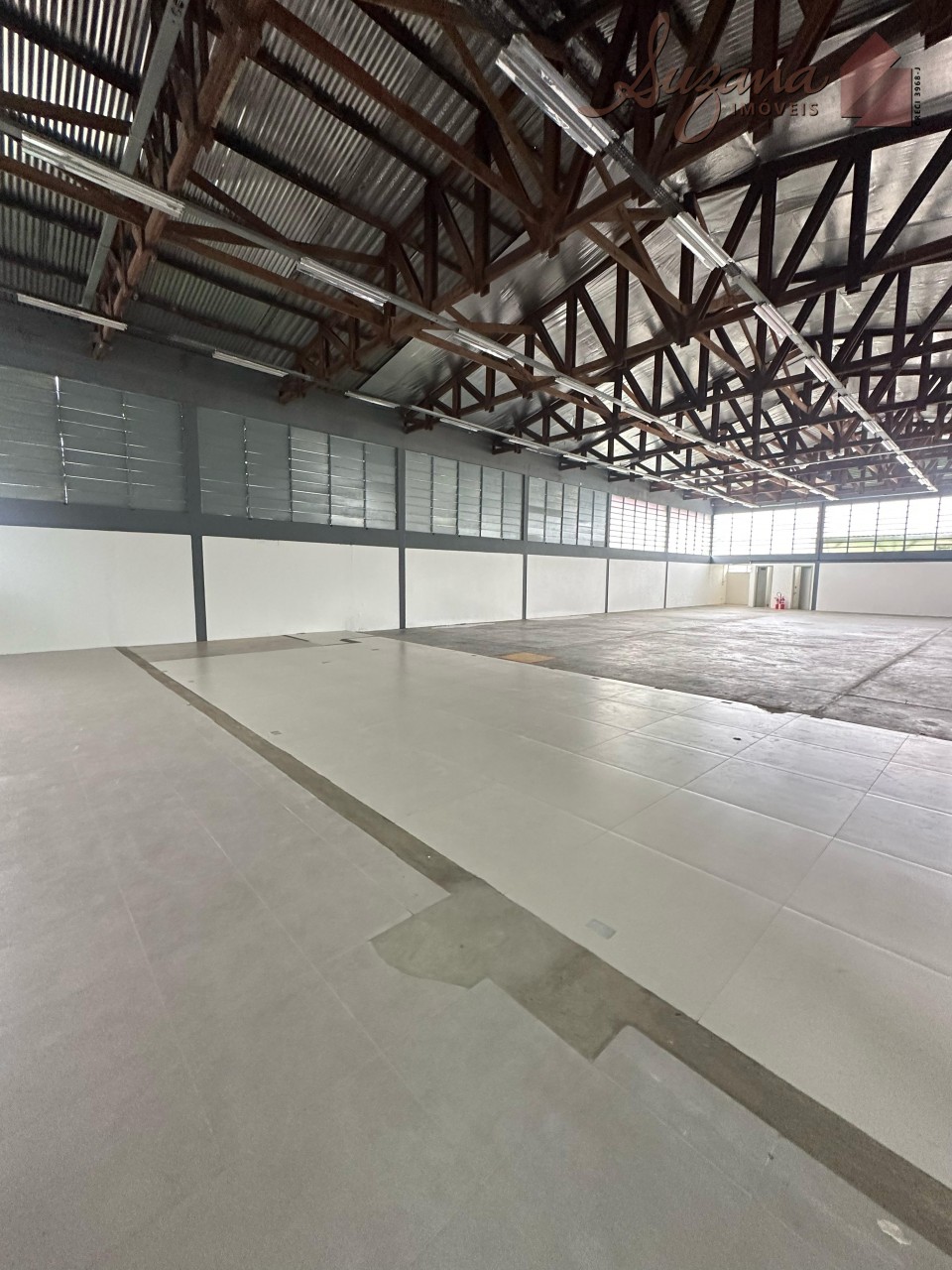 ALUGA - Galpão com 653,99m²