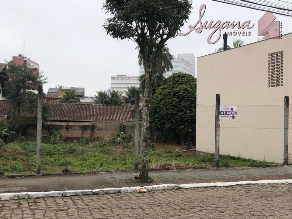 Terreno com 759,60m²
