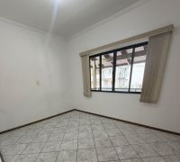 Sobrado Comercial com Casas Residenciais 