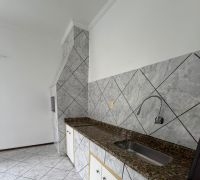 Sobrado Comercial com Casas Residenciais 
