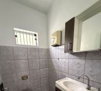 Sobrado Comercial com Casas Residenciais 