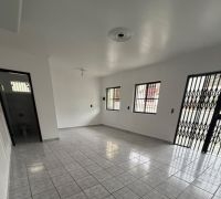 Sobrado Comercial com Casas Residenciais 