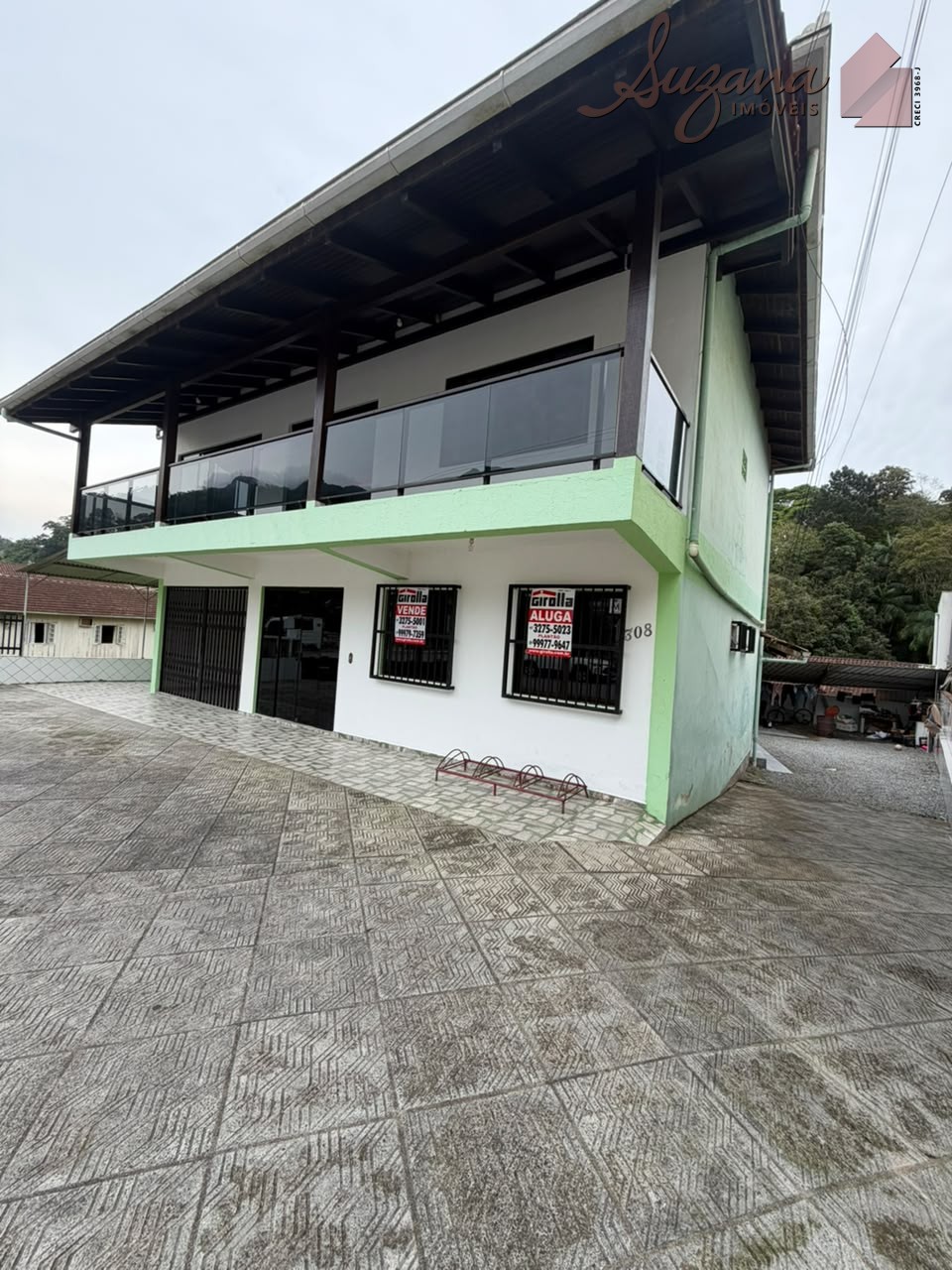 Sobrado Comercial com Casas Residenciais 
